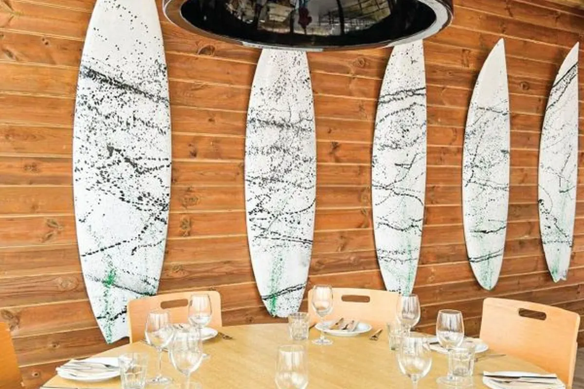 Lizandro Surf Restaurant & Bar in Carvoeira