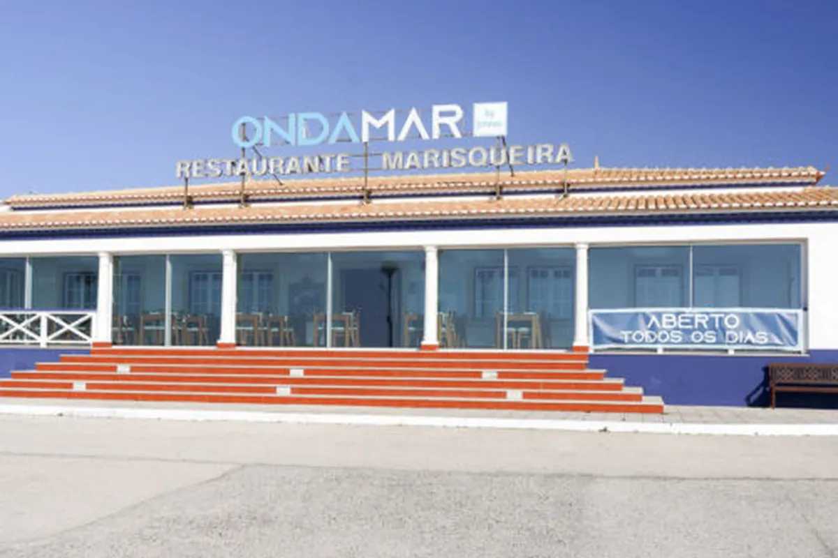 Marisqueira Onda d'Mar by Furnas in Ericeira