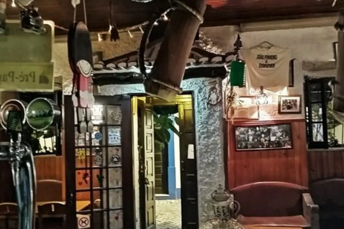 Neptuno Pub – Cher’s Bar in Ericeira in Ericeira